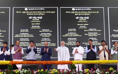 प्रधानमंत्री श्री नरेन्द्र मोदी ने महाराष्ट्र के मुंबई में विभिन्न परियोजनाओं का शुभारंभ किया, राष्ट्र को समर्पित किया और आधारशिला रखी।