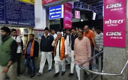 मध्यप्रदेश विधानसभा के अध्यक्ष एवं पूर्व केंद्रीय मंत्री  नरेंद्रसिंह तोमर इंदौर में