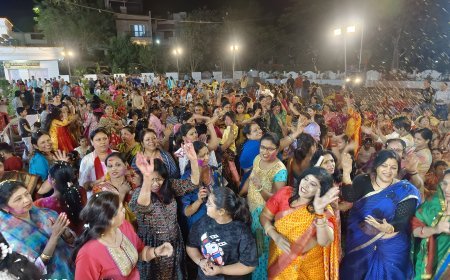 अरे जा रे हट नटखट ना खोल मेरा घूंघट ' जैसे भजनों पर खूब झूमे श्रद्धालु, गुमाश्ता नगर स्थित वेंकटेश देवस्थान में खूब छाई फ़ाग की मस्ती 