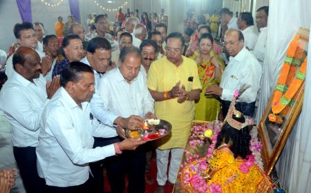 मालवा मिल अग्रवाल पंचायत में भजनों-फूलोंकी  वर्षा के बीच मना रंगारंग फाग महोत्सव   