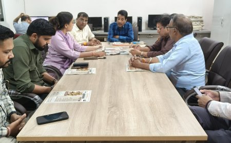 इंदौर मीडिया कॉनक्लेव में शहर के इंफ्ल्यूएसर्स भी आएँ साथ,  प्रेस क्लब में सोशल मीडिया इंफ्ल्यूएसर्स की बैठक संपन्न