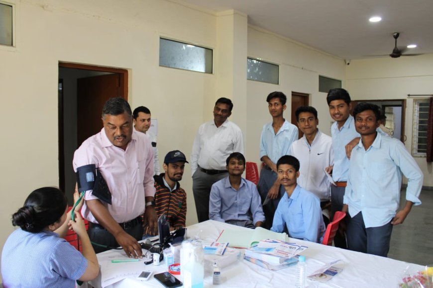 पुलिस रेडियो ट्रेनिंग स्कूरल इंदौर में निःशुल्क चिकित्सा शिविर