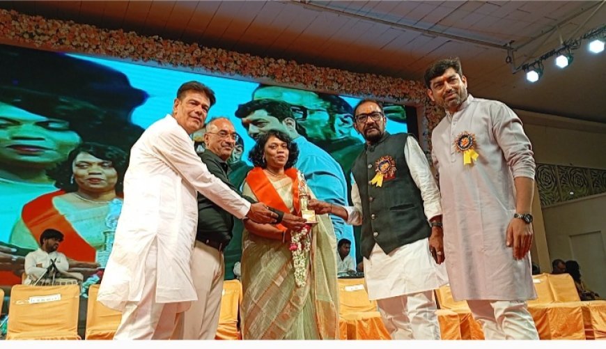 सराफा का फाग उत्सव सम्पन्न हुआ। फाग गीतों पर जमकर नाचे व्यापारी 