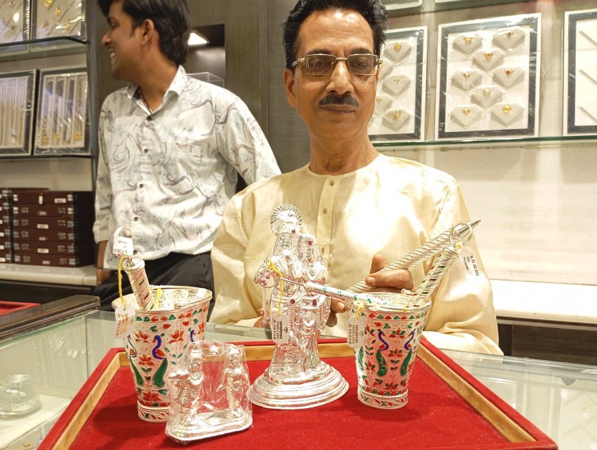 होली के लिए बढ़े सराफे में "चाँदी की पिचकरियां बाजार उपल्ब्ध