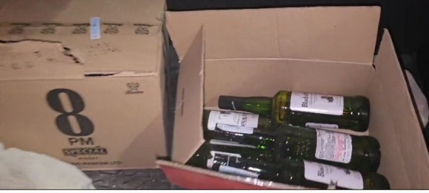 यातायात पुलिस ने जांच के लिए कार को रोका, तो करीब डेढ़ पेटी शराब मिली।