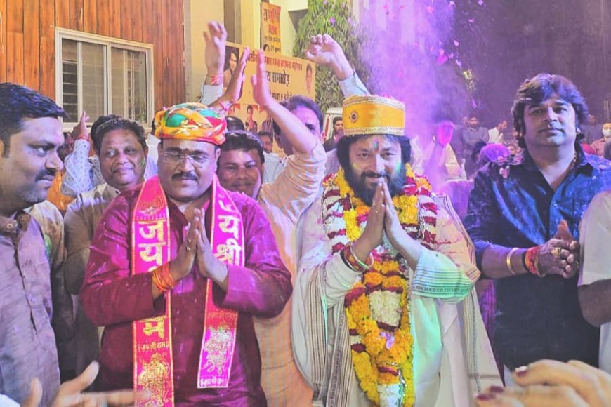 गजासीन शनि धाम में मना फाग उत्सव