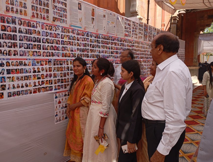 अग्रवाल समाज का तीन दिवसीय अ.भा. परिचय सम्मेलन का शुभारंभ महाराजा अग्रसेन के चित्र पूजन से हुआ।
