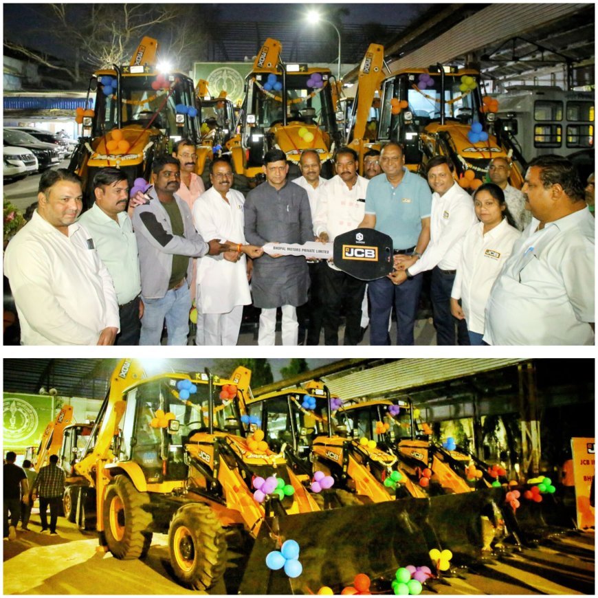 महापौर ने किया 3 करोड़ 42 लाख की लागत से 11 जेसीबी वाहनों का लोकार्पण