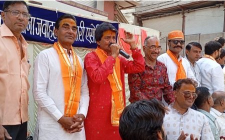 इंदौर सोना चांदी जवाहरत व्यापारी एशोसियासन द्वारा श्रीरामभक्त हनुमान  की  निकली प्रभात फेरी का भव्य स्वागत