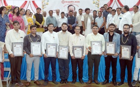 वैश्य महासम्मेलन द्वारा आयोजित निशुल्क चिकित्सा शिविर में सेवाएं देने वाले पंद्रह चिकित्सकों का सम्मान