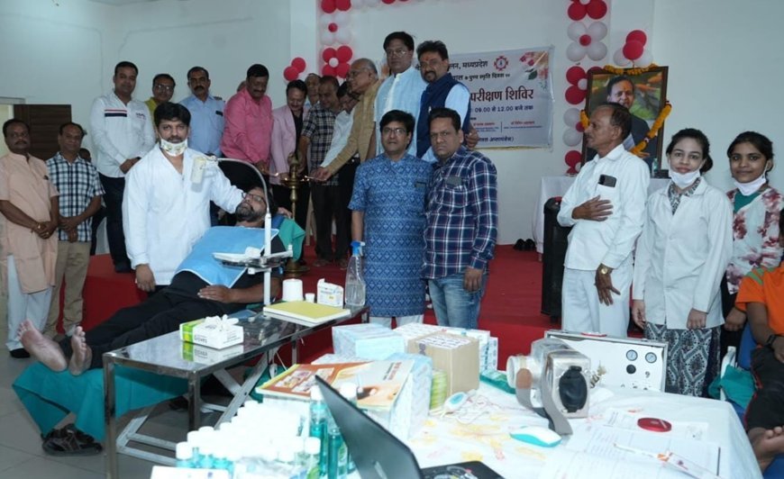 स्व रमेश  अग्रवाल जी की स्मृति में वैश्य महासम्मेलन द्वारा नेत्र एवं दंत रोगियों के लिए निःशुल्क शिविर