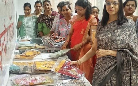 डाक महिला संगठन इन्दौर के सिलाई प्रशिक्षण केन्द्र से तैयार सामग्री की प्रदर्शनी लगायी गयी