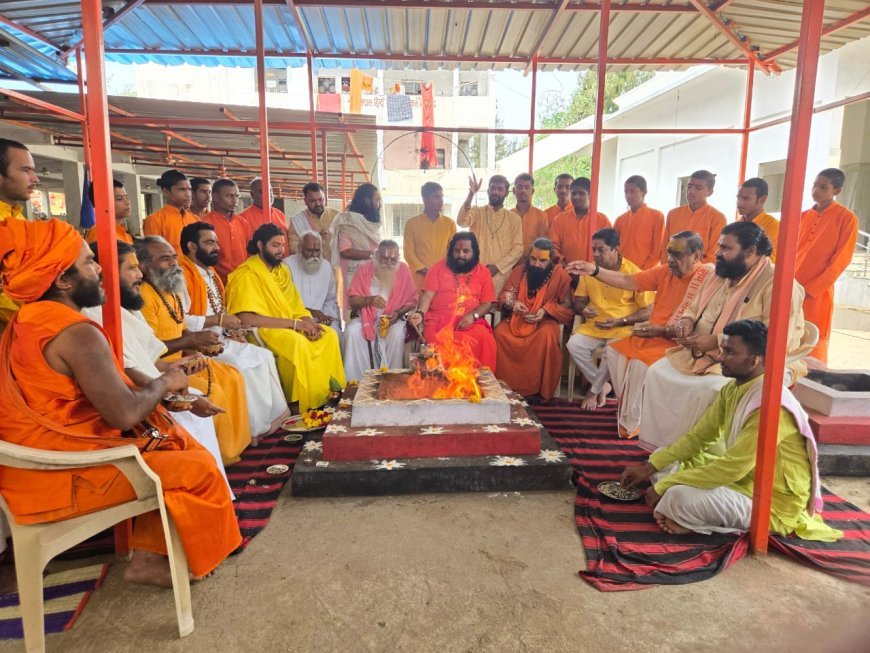 इंदौर संत मंडल के संतो -महंतों एवं महामंडलेश्वरों ने ऑपरेशन सिंदूर की सफलता के लिए किया हंसदास मठ पर सर्वेविजय महायज्ञ