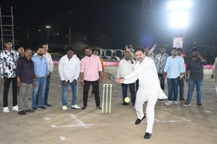 विधायक ट्रॉफी रात्रिकालीन टेनिस बाल टूर्नामेंट का हुआ भव्य शुभारंभ हुआ दूधिया रोशनी में मैदान जगमगा रहा था हजारों दर्शको से भरा रहा मैदान 5 रोमांचक मैच