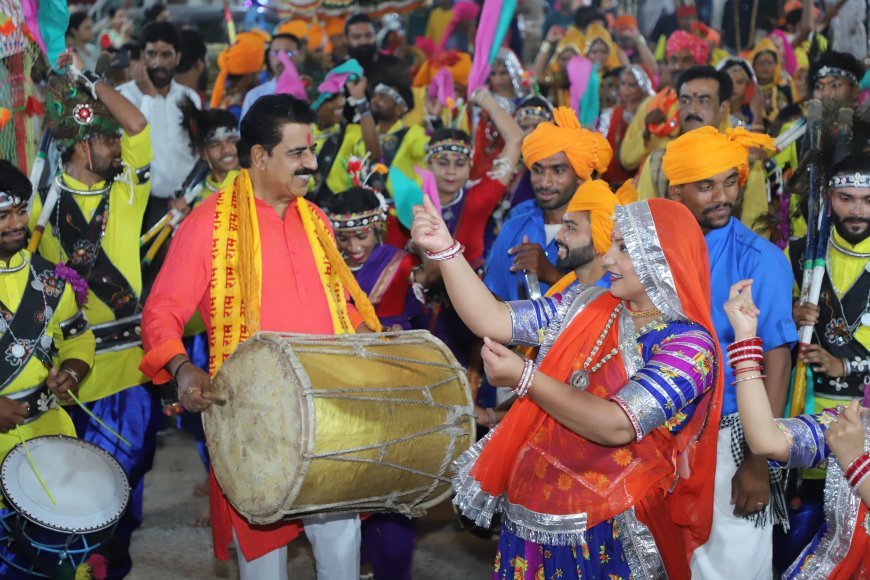 मालवा उत्सव के अंतिम दिन रही चहल-पहल, रोड शो में दिखी कलाकारों की खुशियां