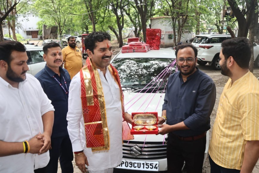 सामूहिक विवाह सम्मेलन में विधानसभा-३ के कार्यकर्ताओं ने दिया कन्यादान