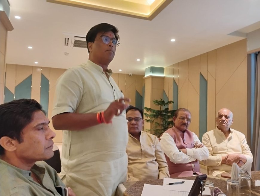 मध्य प्रदेश सराफा एसोसिएशन की प्रादेशिक बैठक एवं प्रदेश पदाधिकारियों के चयन में निर्मल वर्मा घुँघरू इंदौर से प्रदेश उपाध्यक्ष