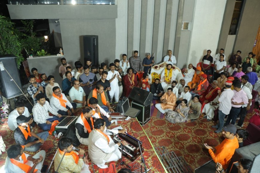 *दस हजार से अधिक भक्त पहुंचे गजासीन धाम, भजन संध्या हुई*