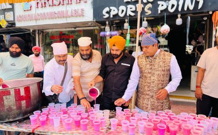 सिक्ख पंथ के पांचवे गुरु "अर्जन देव जी"के शहीद दिवस पर, ठंडे शरबत का वितरण 