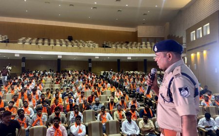 हिंद एकता परिवार टैक्सी यूनियन के ड्राइवर्स ने इंदौर पुलिस की साइबर पाठशाला में लिया विभिन्न साइबर फ्रॉड से बचने का ज्ञान