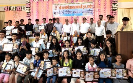 नारनोली अग्रवाल पंचायती ट्रस्ट द्वारा 8 वर्ष के बच्चे से लेकर 80 वर्ष के बुजुर्गों तक तीन पीढ़ियों का सम्मान समारोह 