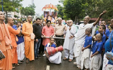 आज वृंदावन के फूलों से सुसज्जित रथ में सवार होकर भगवान जगन्नाथ, बहन सुभद्रा और भाई बलभद्र दर्शन देने निकलेंगे शहर के भक्तों को
