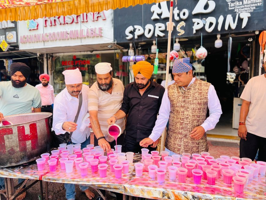 सिक्ख पंथ के पांचवे गुरु "अर्जन देव जी"के शहीद दिवस पर, ठंडे शरबत का वितरण 