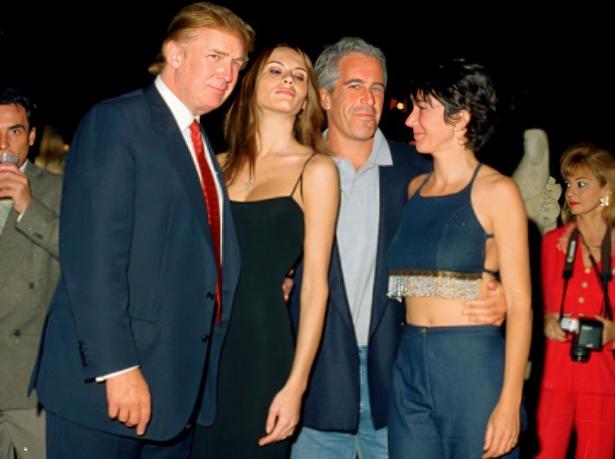 ट्रम्प और एलन मस्क  "लड़ाई" में "कैलेंडर गर्ल्स"