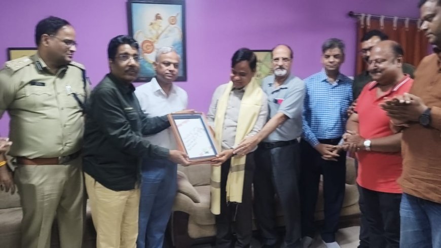 इंदौर में काम करने वाला अधिकारी साधारण नहीं हो सकता - संभागायुक्त 