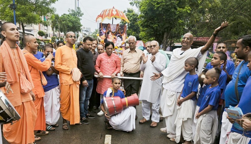 आज वृंदावन के फूलों से सुसज्जित रथ में सवार होकर भगवान जगन्नाथ, बहन सुभद्रा और भाई बलभद्र दर्शन देने निकलेंगे शहर के भक्तों को