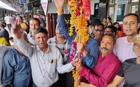 कांटाफोड़ शिव मंदिर से जुड़े 90 भक्त बाबा बर्फानी के दर्शन हेतु प्रस्थित, रेलवे स्टेशन गूंजा जयघोष से