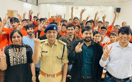 स्टूडेंट्स ने प्रतियोगिता परीक्षाओं की तैयारी के साथ ही इंदौर पुलिस की सायबर पाठशाला में सीखीं