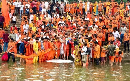महेश्वर में अनेक संतों के सानिध्य में केन्द्रीय मंत्री, विधायक सहित हजारों कावड़ियों ने की मां नर्मदा की आरती और दुग्धाभिषेक