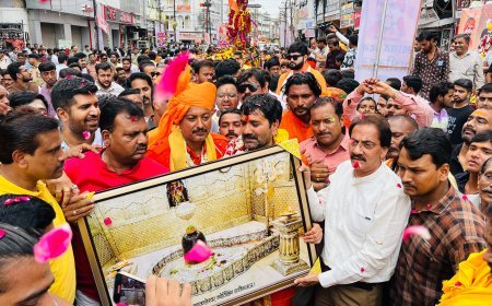 संस्था सर्वधर्म संघ ने कावड़ियों का किया स्वागत । गोलू शुक्ला को महाकाल का फोटो फ्रेम किया भेंट