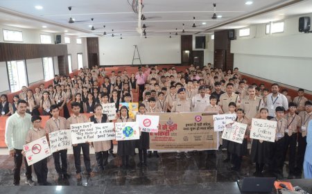 जीवन में भरें अच्छे रंग.., नशा करके इसे मत करो बदरंग...’’ रंगोली व पेंटिंग के माध्यम स्टूडेंट्स से नशे के प्रति जागरूकता का ये संदेश