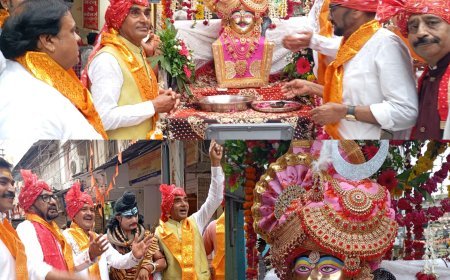 सावन के तीसरे सोमवार को श्री सराफेश्वर् महादेव की निकली शाही सवारी 