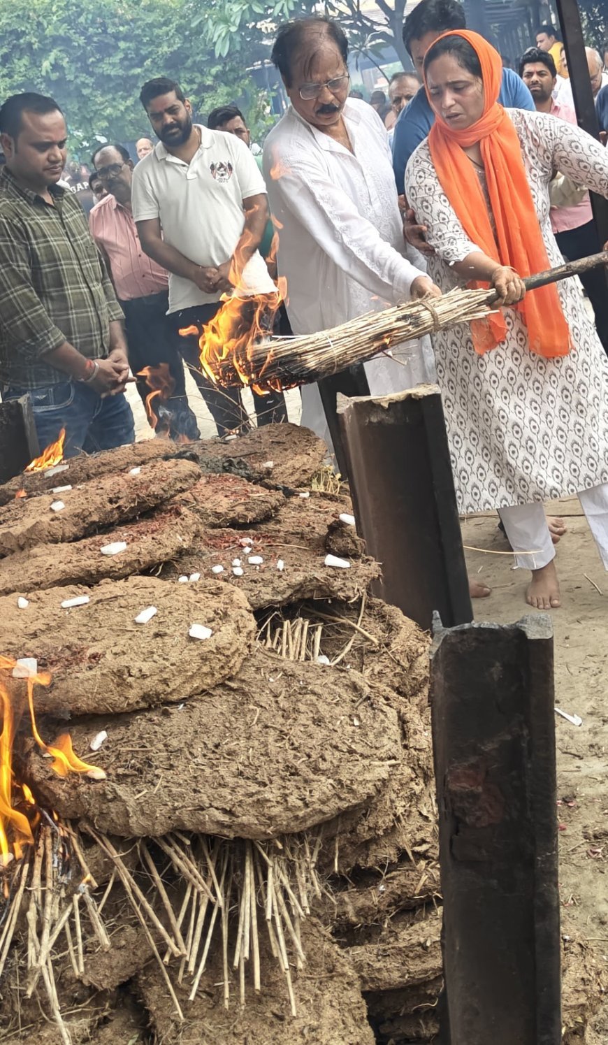 पिता को मुखाग्नि देने के लिए केलिफोर्निया से आई बेटी, चित्तौड़ा वैश्य महाजन समाज में नया अध्याय 