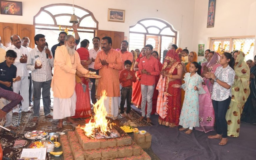 माली मोहल्ला में संत लादूनाथ महाराज के भक्तों ने किया प्रतिमा का पूजन