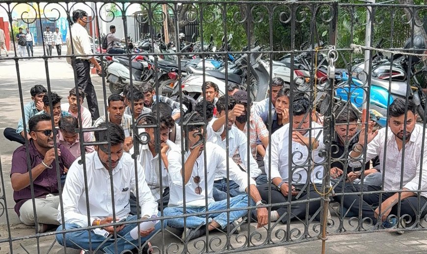 जयस छात्र संगठन (JCS) द्वारा 11 सूत्रीय मांगों को लेकर महाविद्यालय प्रशासन को सौंपा गया ज्ञापन