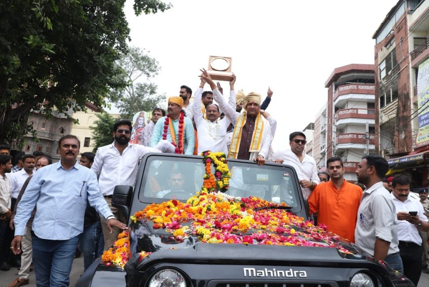 इंदौर की जनता व सफाई मित्रों के सहयोग से इंदौर स्वच्छता में सिरमौर-महापौर