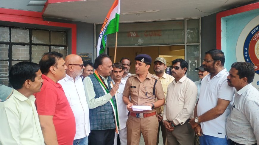 इंदौर शहर कांग्रेस कमेटी द्वारा बिगड़ती यातायात व जाम की व्यवस्था को सुधारने के साथ ही 10 नये यातायात थाने खोलें