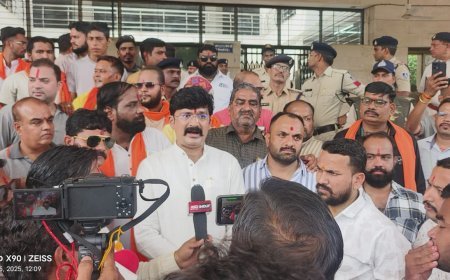 विश्व हिंदू परिषद बजरंग दल द्वारा कलेक्टर कार्यालय पर ज्ञापन दिया। 