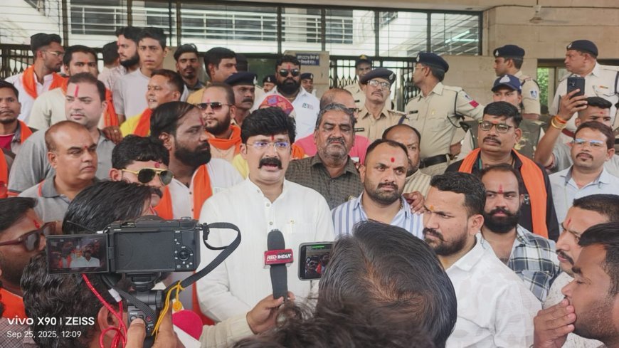 विश्व हिंदू परिषद बजरंग दल द्वारा कलेक्टर कार्यालय पर ज्ञापन दिया। 