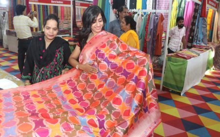 सिल्क पर त्योहारों की रंगत और करवा चौथ की परंपरा*