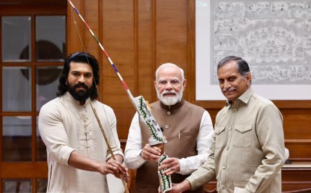 आर्चरी प्रीमियर लीग की सफलता के प्रतीक रूप में राम चरण ने प्रधानमंत्री मोदी को भेंट किया धनुष