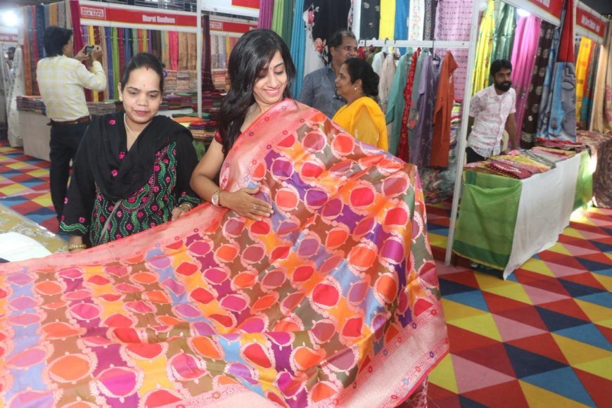 सिल्क पर त्योहारों की रंगत और करवा चौथ की परंपरा*