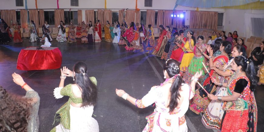 ब्राह्मण सेवा संगठन द्वारा समूह एवं युगल गरबा  में हर कोई झूम उठा-हुई मां की सामूहिक आरती 