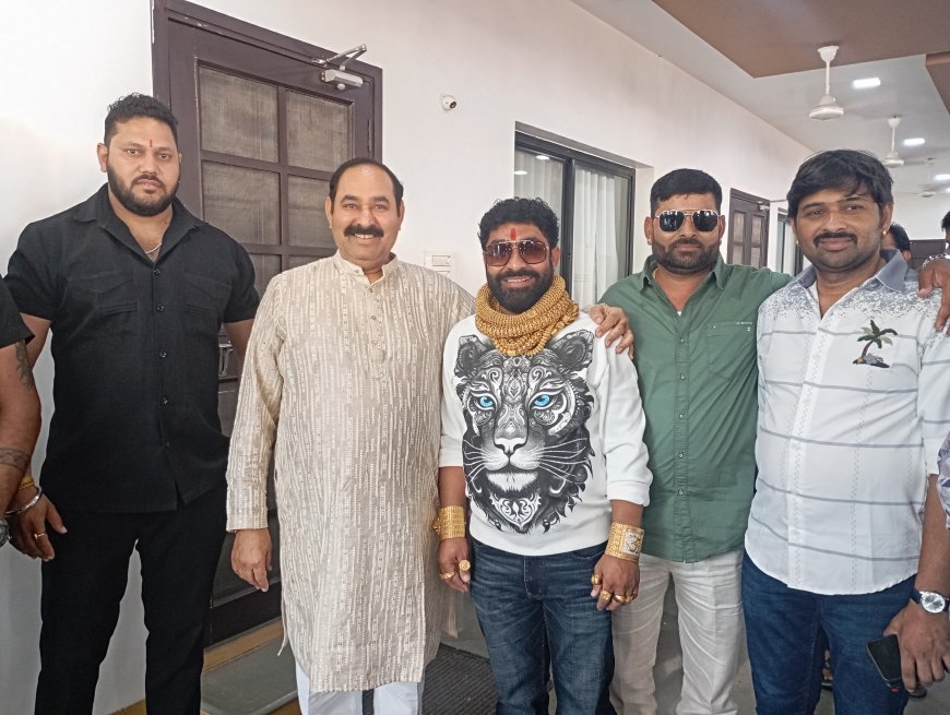 धोक पढवा पर पटेल परिवार द्वारा दिवाली मिलन समारोह।  इन्दौर-