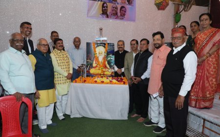 विवाह वर्षगांठ के 50 वर्ष पूर्ण करने वाले समाज के वरिष्ठ दंपत्तियों का सम्मान समारोह संपन्न