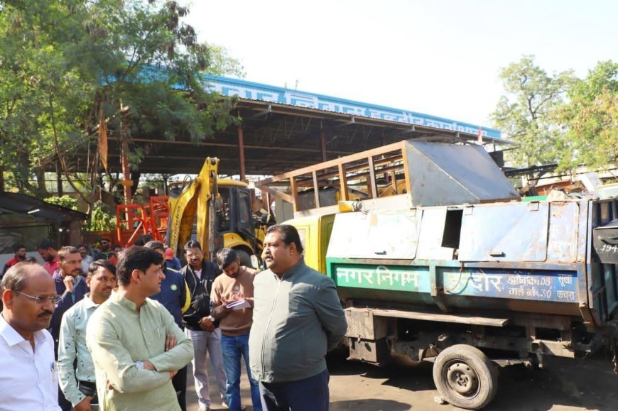 महापौर का नगर निगम वर्कशॉप पर आकस्मिक निरीक्षण